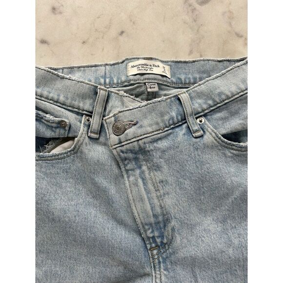 ABERCROMBIE FITCH Curve Love Ultra High Rise 90s Straight Jeans‎ Light Wash $89 - Picture 11 of 15